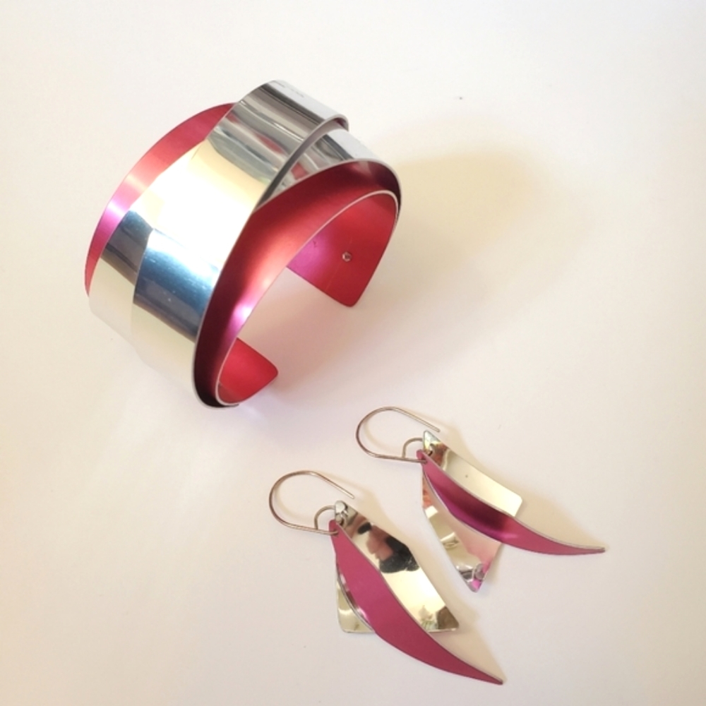 Jon Klar - Canadian artist anodized aluminum jewellery set - bracelet & earrings